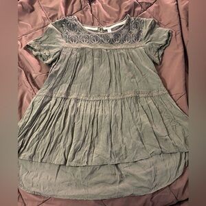 Xhilaration flowy green top